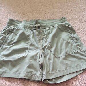 L.L. Bean Green Cargo Shorts Lightweight Relaxed Fit